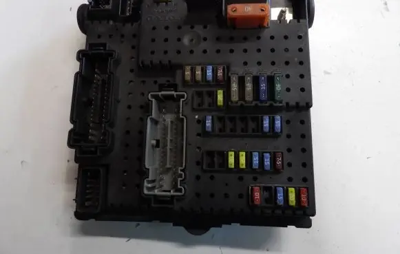 Volvo XC90 Fuse module 8676391 12217799 04W352