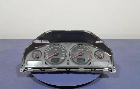 Volvo S60 Speedometer (instrument cluster) 9499668