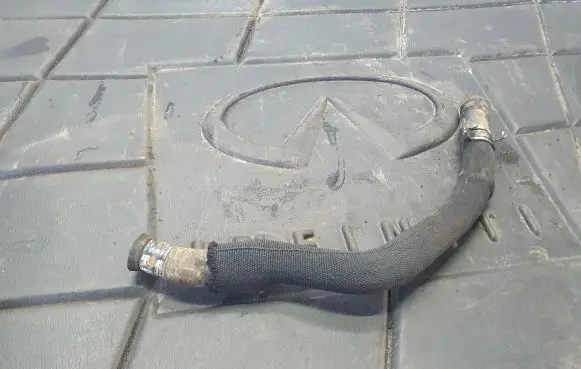 Peugeot 607 Engine coolant pipe/hose