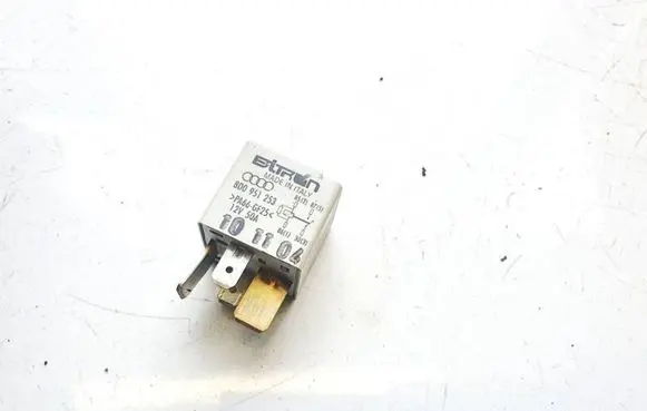 Volkswagen PASSAT B5.5 Other relay 8d0951253 370