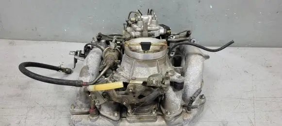 Mercedes-Benz E W124 Fuel injector 0438121043