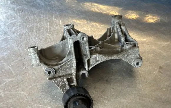 Nissan Qashqai Generator/alternator bracket 117105124R