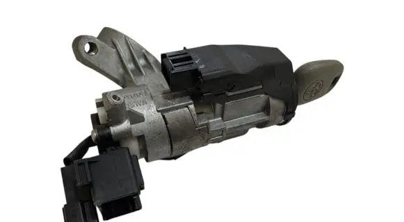 Toyota Yaris Ignition lock 450200D01