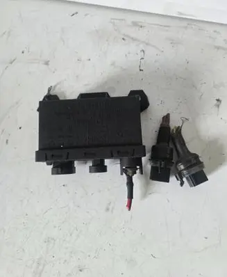 Renault Espace III Glow plug pre-heat relay 7700790