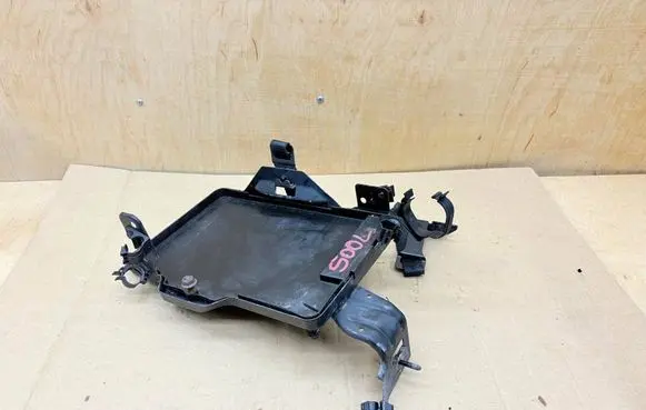 Fiat 500L Battery box tray 