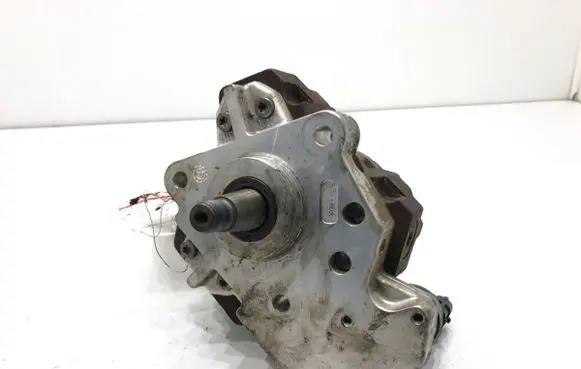 Suzuki Grand Vitara II Fuel injection high pressure pump 8200342594