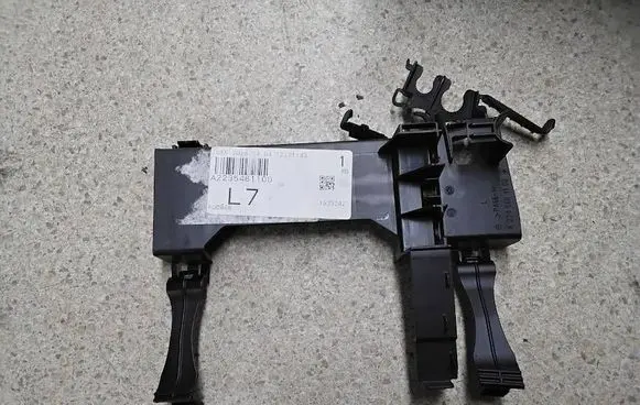 Mercedes-Benz S W223 Other engine part A2235461100