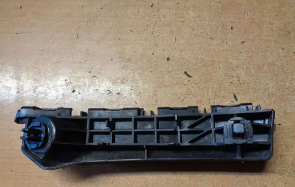 Toyota Yaris Fender mounting bracket 525350D090