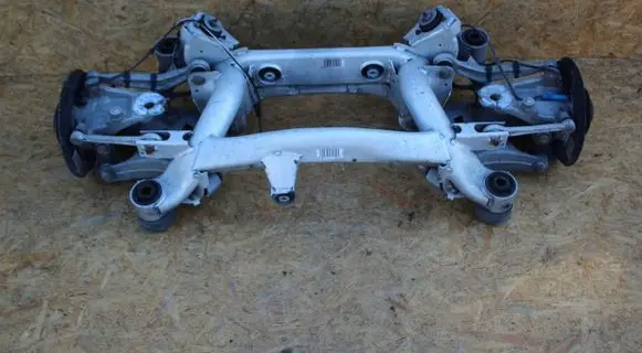 BMW 5 E39 Rear axle beam with reductor e39nivokomplet