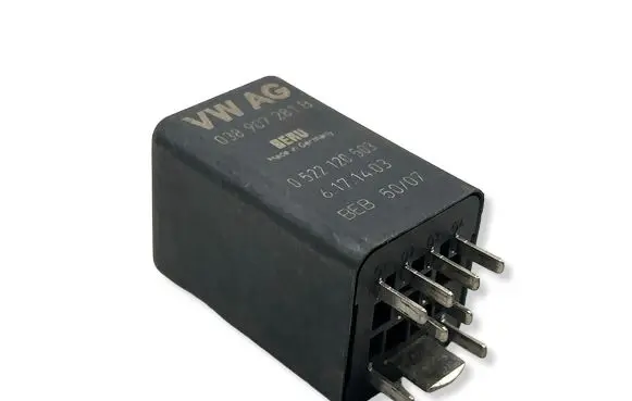 Volkswagen PASSAT B6 Glow plug pre-heat relay 038907281B 6171403 0522120503