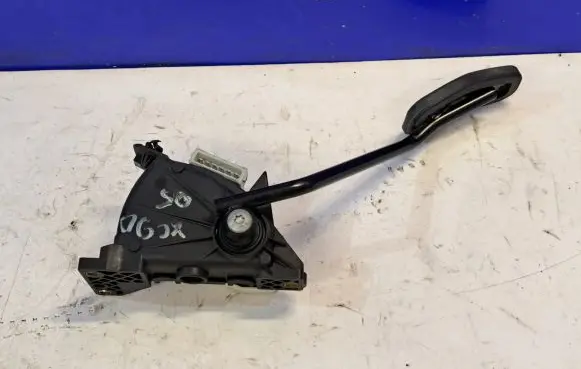 Volvo XC90 Accelerator throttle pedal 30683521