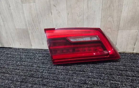 Tailgate rear/tail lights