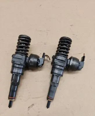 Volkswagen Golf V Fuel injector 08130073AG 0414720215