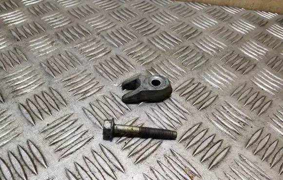 Chevrolet Captiva Fuel Injector clamp holder
