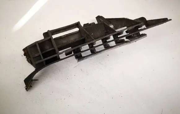 Front bumper mounting bracket