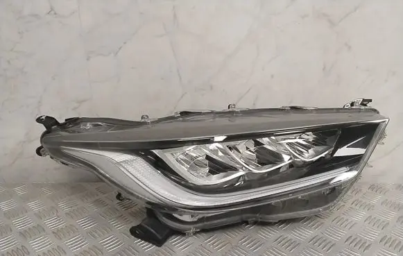 Toyota Yaris XP210 Headlight/headlamp
