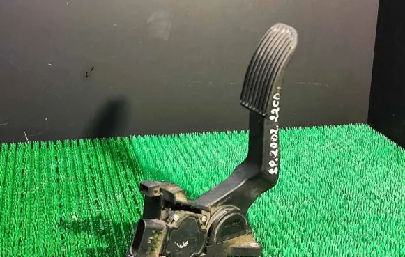 Mercedes-Benz Sprinter W906 Accelerator throttle pedal A9013000404 0281002335 220403015