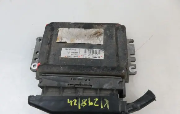 Renault Megane I Engine control unit/module S110030302D 7700115096