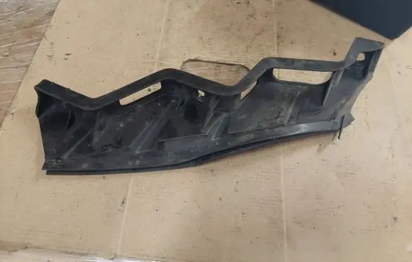Volkswagen PASSAT B6 Front bumper mounting bracket 3C0807890
