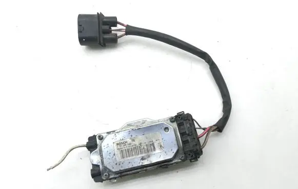 Volkswagen Touareg I Coolant fan relay 1137328535