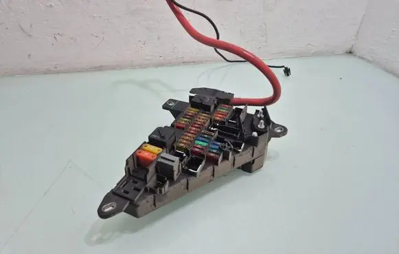 BMW 5 E60 E61 Fuse module 6906588