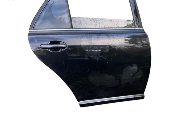 Toyota Avensis T250 Rear door