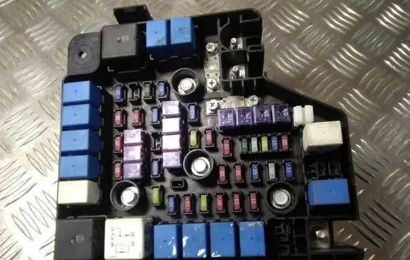 Hyundai Santa Fe Fuse module 919502B100