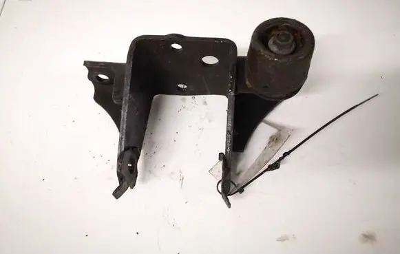 Toyota Avensis T270 Engine mounting bracket 