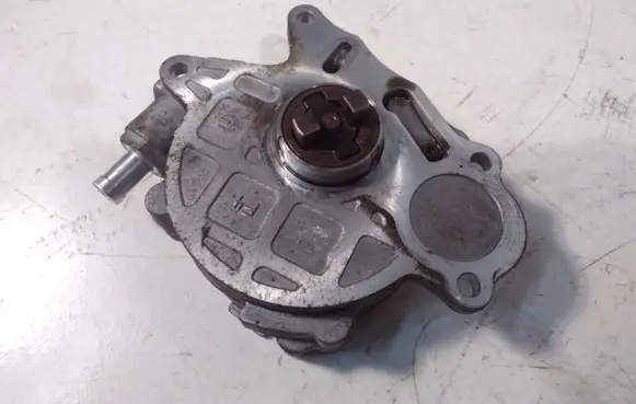 Volkswagen PASSAT B7 Vacuum pump 03L145100