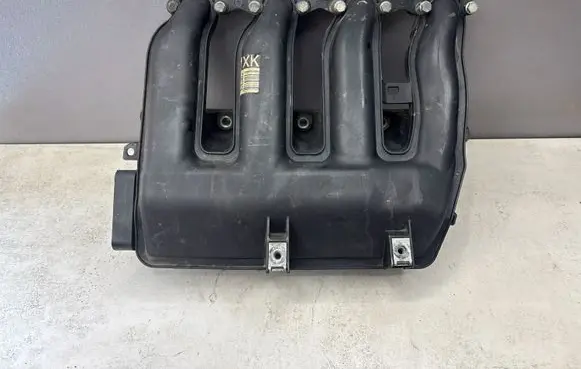 BMW 5 E60 E61 Intake manifold 7787318