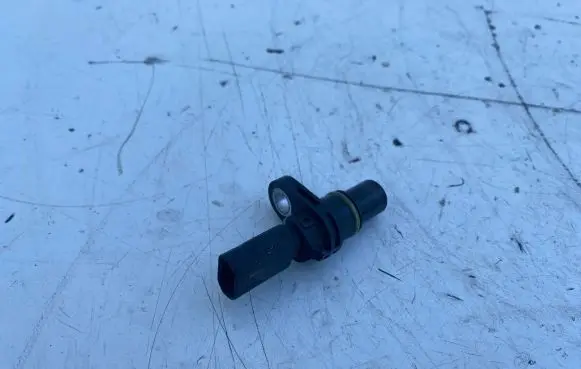 Volkswagen PASSAT B8 Crankshaft position sensor 04L907601A