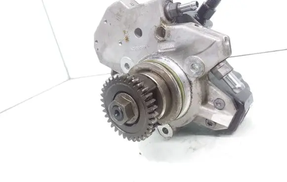 Mercedes-Benz E A207 Fuel injection high pressure pump A6420701201 0445010244