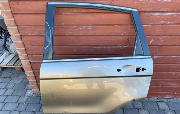 Honda CR-V Rear door