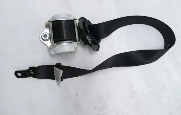 BMW X3 E83 Front seatbelt