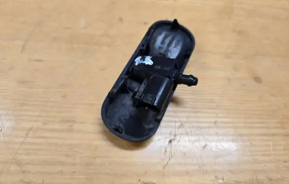 Volkswagen Caddy Windshield washer spray nozzle 5M0955986C