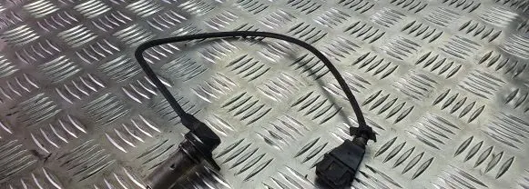Volkswagen PASSAT B4 Crankshaft position sensor 028907319B
