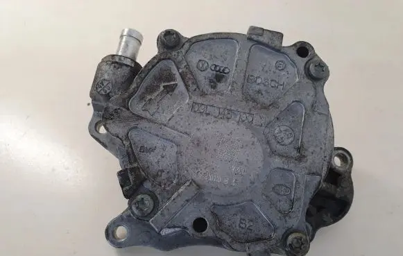 Audi A5 8T 8F Vacuum pump 03L145100F