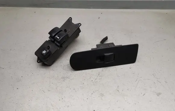 Mitsubishi Colt Electric window control switch MR587959 MR587944