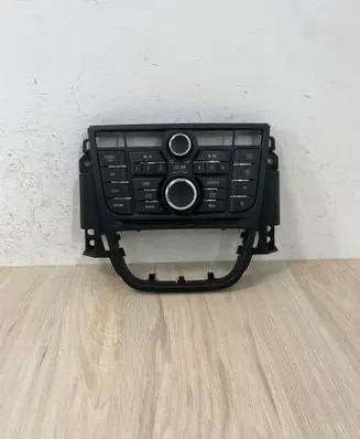 Head unit multimedia control