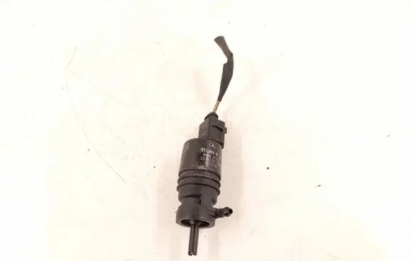 Mercedes-Benz C W204 Windshield washer spray nozzle 2218690121 2108690921