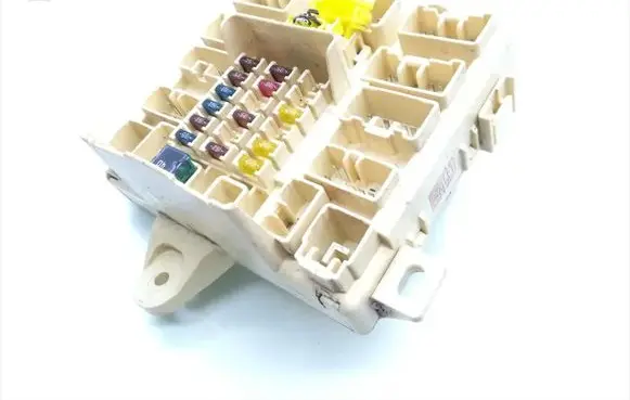 Lexus IS 200-300 Fuse module