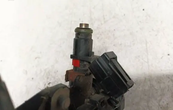 Skoda Praktik (5J8) Fuel injector 03e906031a