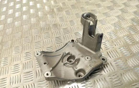 Citroen DS4 A/C compressor mount bracket 9823598480