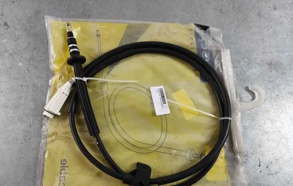 Volvo V70 Hand brake release cable 814027139