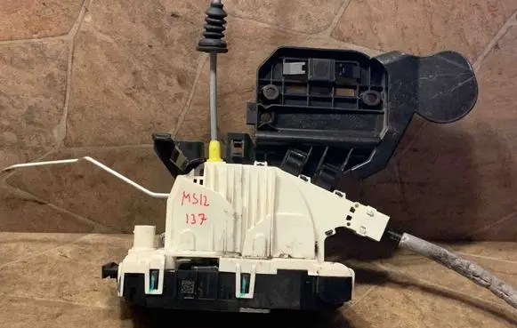 Mercedes-Benz ML W166 Front door lock A1667230414