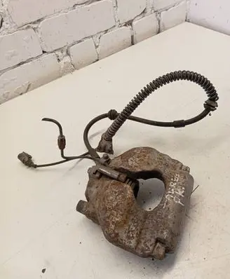 Volkswagen Touareg I Front brake caliper 7L6105D