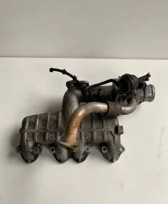 Volkswagen Golf IV Intake manifold 038129713J