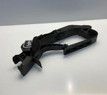 Mercedes-Benz E W211 Accelerator throttle pedal A1713000004 1713000004