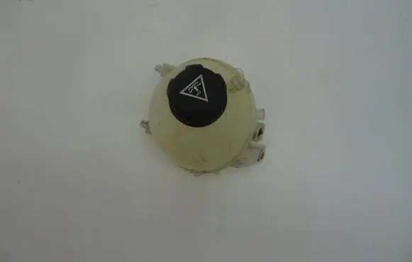 Coolant expansion tank/reservoir