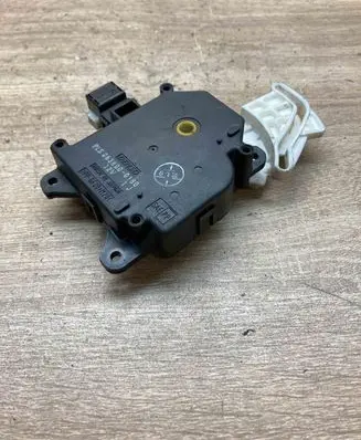 Toyota RAV 4 (XA30) Air flap motor/actuator 0638000180 12V1J